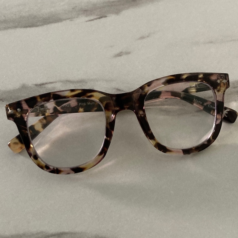 Tortoise Shell Pattern Glasses - Picture 5 of 16